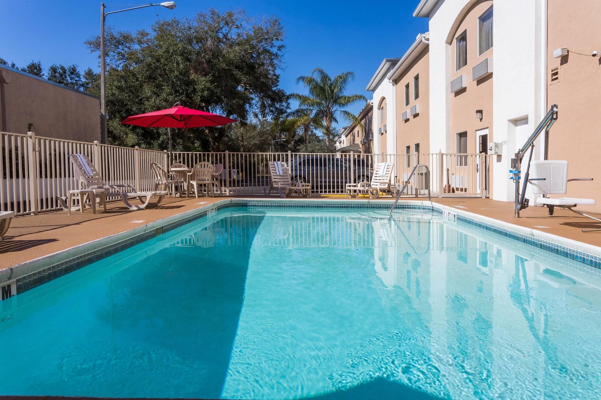 Quality Inn Zephyrhills-Dade City Экстерьер фото