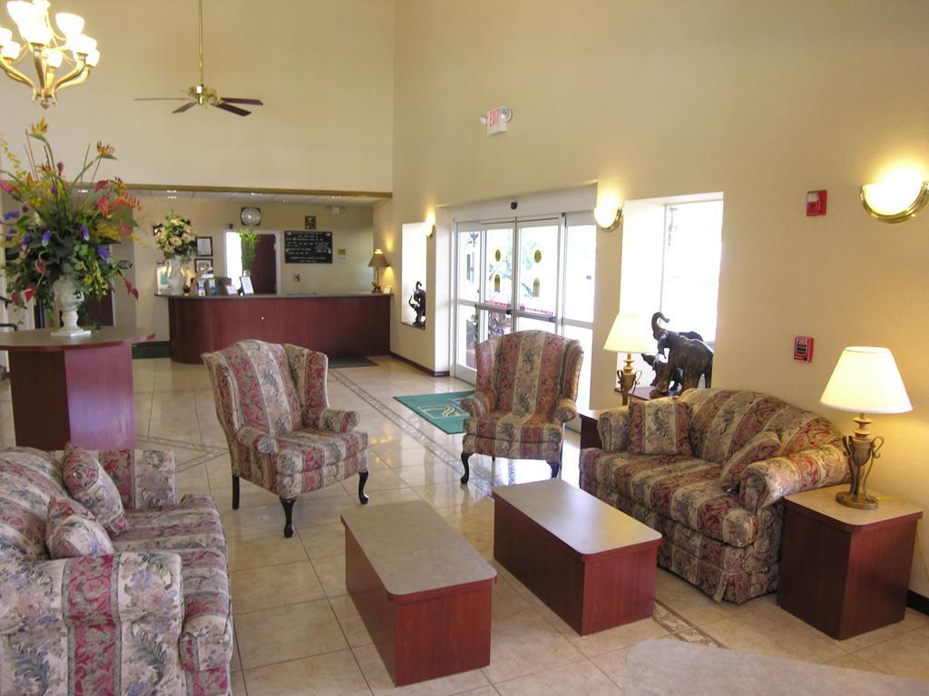 Quality Inn Zephyrhills-Dade City Интерьер фото